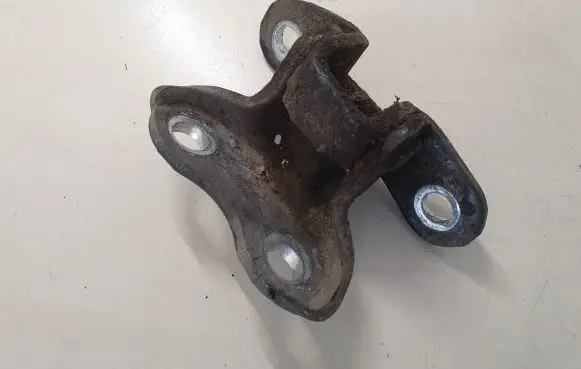 Toyota Auris 150 Front door lower hinge 