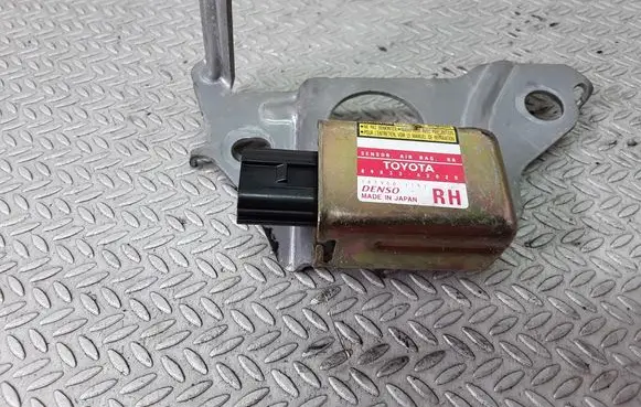 Toyota RAV 4 (XA20) Airbag deployment crash/impact sensor 8983342020