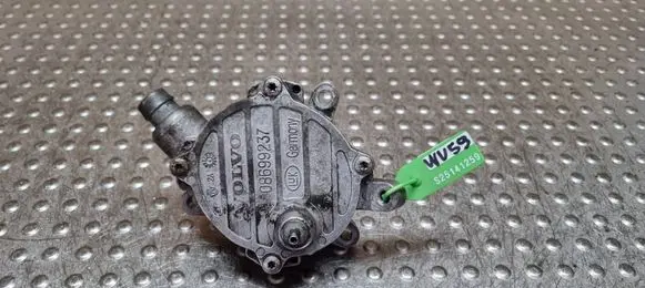 Volvo V70 Vacuum pump 08699237