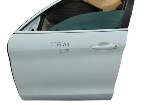 Alfa Romeo Stelvio Front door