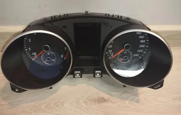 Volkswagen Golf VI Speedometer (instrument cluster) 5K0920870D 0919015988 VDD02425