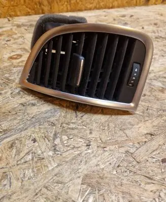 Audi Q7 4L Dashboard side air vent grill/cover trim 4L0820901
