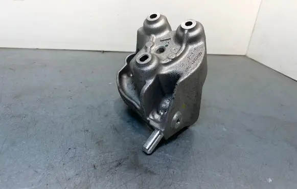 Peugeot 5008 Engine mounting bracket 9824088780
