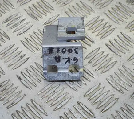 Maserati Quattroporte Rear door lower hinge