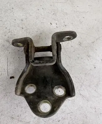 Hyundai Galloper Front door lower hinge 
