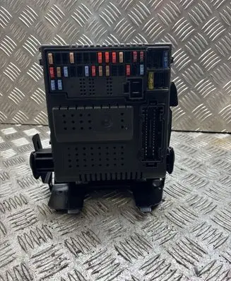 Volvo XC90 Fuse module 30765647 28043320