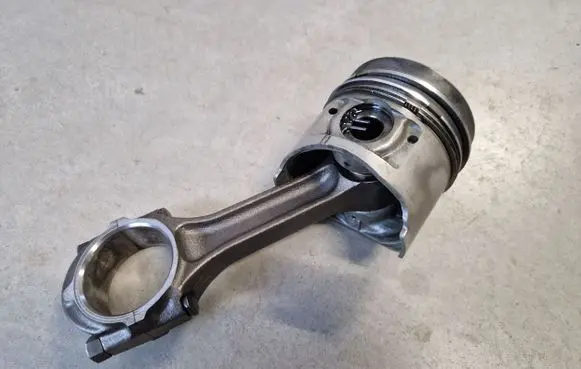 Mitsubishi Pajero Sport I Piston with connecting rod
