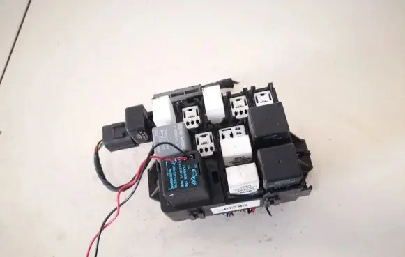 KIA Carens I Fuse box set