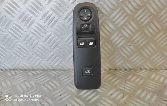 Peugeot Partner III Electric window control switch 96784561ZD