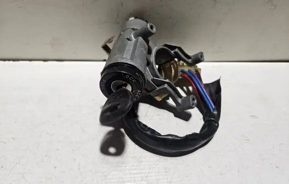 Hyundai Lantra I Ignition lock 920504