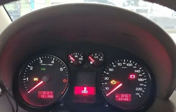 Speedometer (instrument cluster)