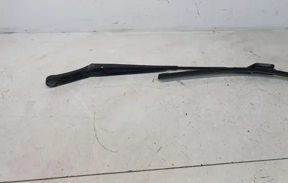 Volkswagen Cross Touran I Front wiper blade arm 2K1955409A