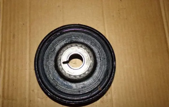 Renault Megane II Crankshaft pulley