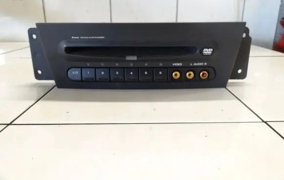 Chrysler Pacifica CD/DVD changer P04685908AF