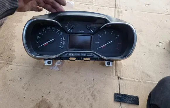 Citroen C3 Speedometer (instrument cluster) 9813361680