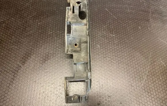 Volkswagen Touareg I Front bumper mounting bracket 7L6807184C