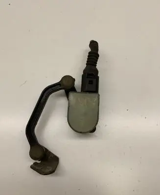 Headlight/headlamp level sensor