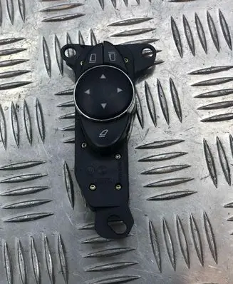Mercedes-Benz E W211 Wing mirror switch 2118213051