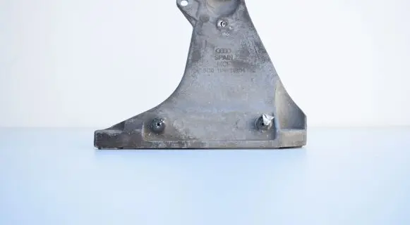 Audi A4 S4 B5 8D Engine mounting bracket 8D0199308M