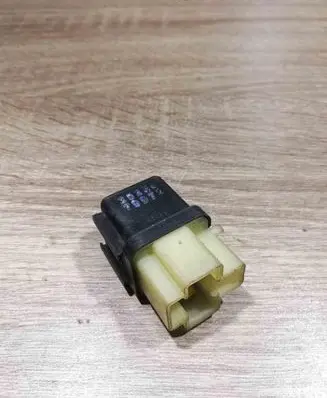 Nissan Terrano Glow plug pre-heat relay 2523079972