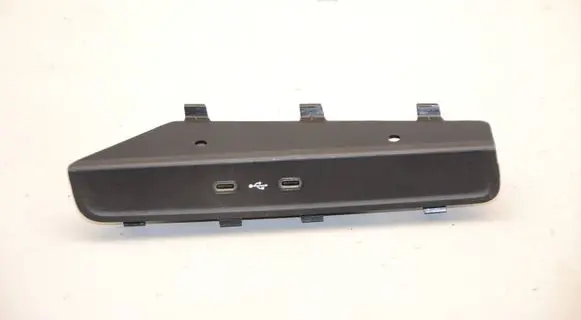Skoda Octavia Mk4 USB socket connector 657035736 11990