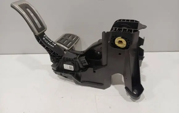 Volkswagen Passat Alltrack Pedal assembly 5Q1723503H 6PV01062111 5Q1723058