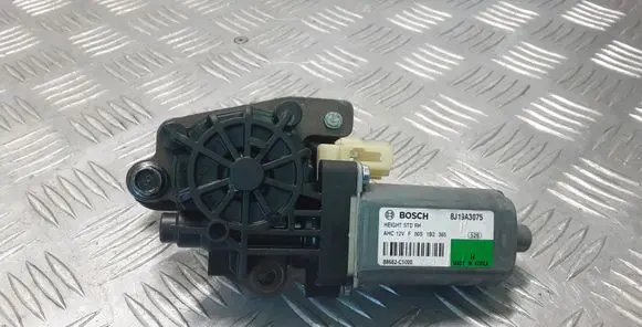 Hyundai Tucson TL Seat adjustment motor 88682C1000
