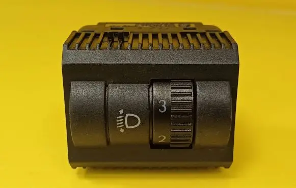 Volkswagen Polo IV 9N3 Headlight level height control switch 600941333B
