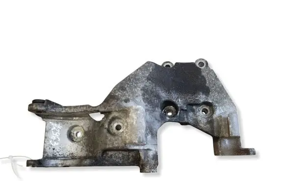 Hyundai Santa Fe Generator/alternator bracket 