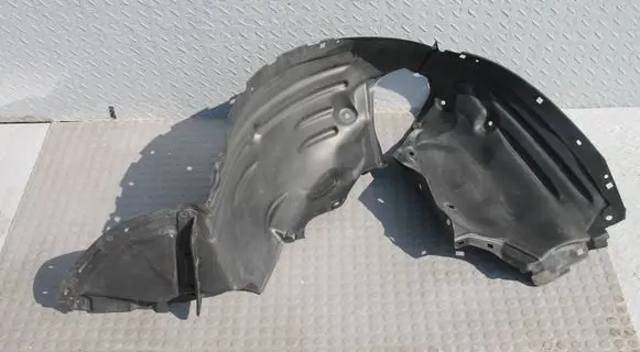 Front wheel arch liner splash guards