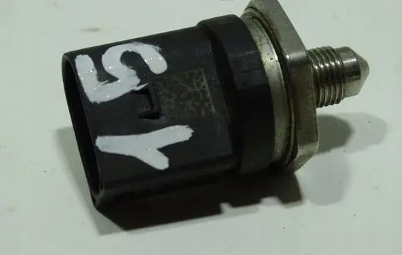 Audi A4 S4 B8 8K Fuel pressure sensor 06J906051B