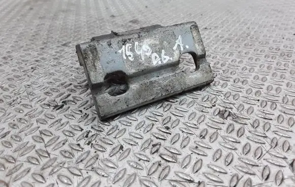 Volvo V70 Rear door lower hinge