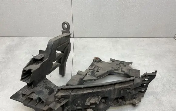 Audi Q5 SQ5 Headlight/headlamp mounting bracket 8R0805607A