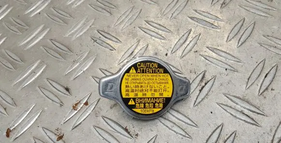Toyota Yaris Coolant expansion tank/reservoir cap 
