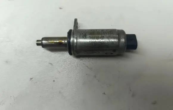 Volkswagen Golf VII Camshaft position sensor 06E103697M 11171001