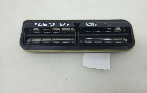 Mercedes-Benz C W204 Fender grill A2048300342