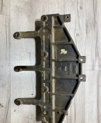 Mitsubishi Pajero Engine mounting bracket 10P3
