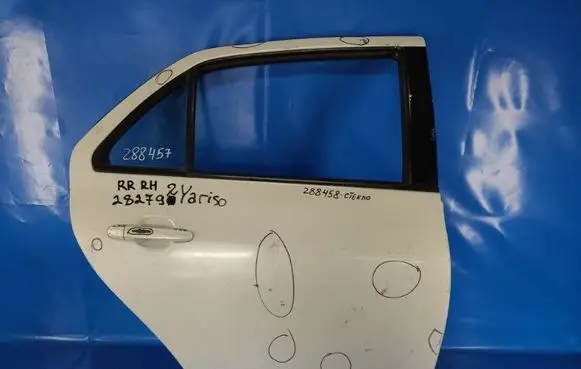 Toyota Yaris Front door 6700352323