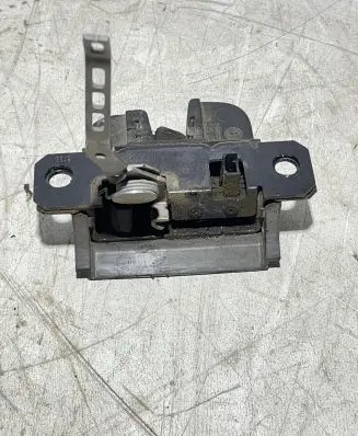 Volkswagen Touareg I Tailgate/trunk/boot lock/catch/latch 7L6827505H