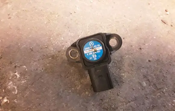 Mercedes-Benz C W204 Intake air temperature sensor 0261230251