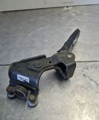 Volkswagen Transporter - Caravelle T5 Sliding door middle roller runner 7H0843336A 7H0844336B