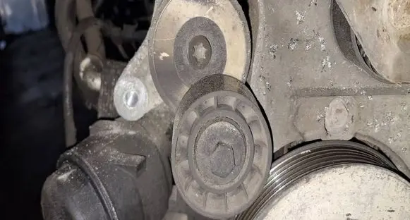 Saab 9-5 Generator/alternator belt tensioner 
