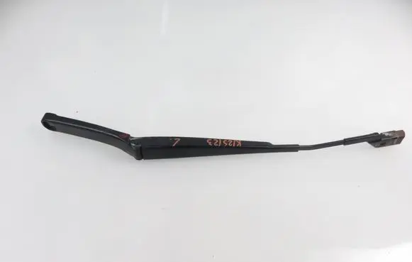 Volkswagen PASSAT B6 Front wiper blade arm 3C1955409C