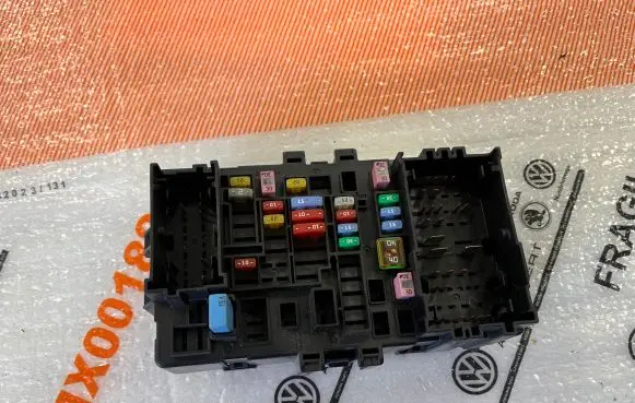 Cadillac Escalade Fuse box set 23200664