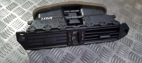 BMW 5 E60 E61 Dash center air vent grill 05114002 05148-002