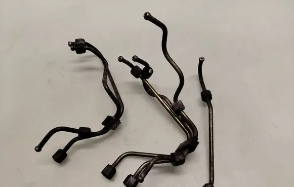 Volvo S60 Fuel injector supply line/pipe 