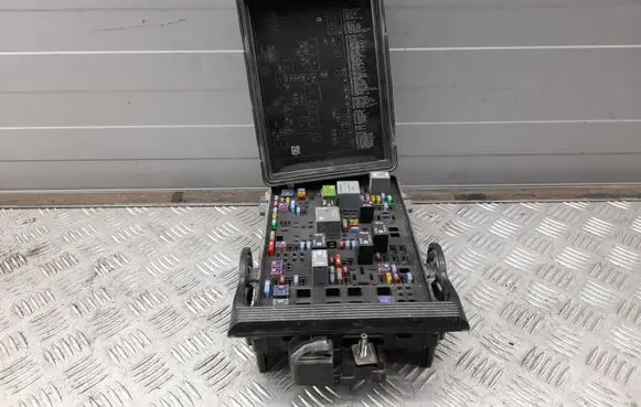 Chevrolet Corvette Fuse box set 23244877
