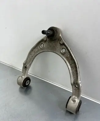 Volkswagen Touareg II Front upper control arm/wishbone 