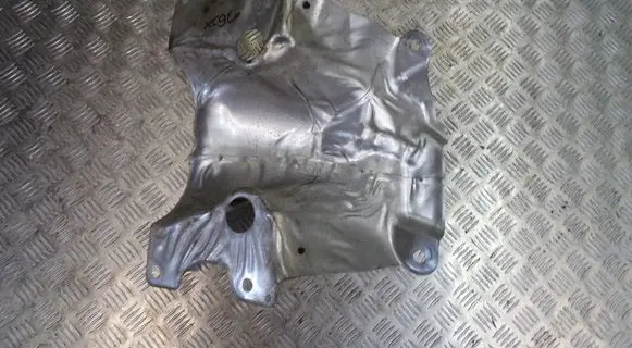 Volvo XC90 Engine splash shield/under tray 31696483