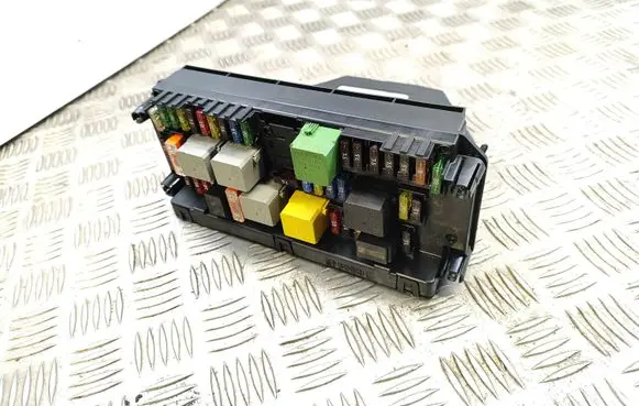 Mercedes-Benz C W204 Fuse box set A2129003514 A2129020706 A2129015204